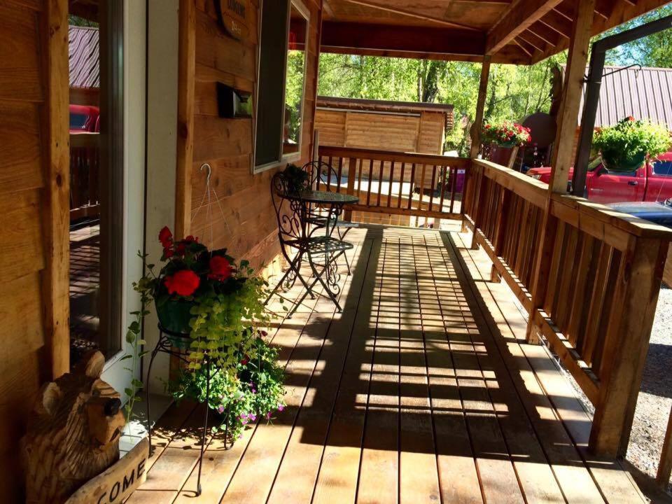 Susitna River Lodging, Suites ทัลคีทนา ภายนอก รูปภาพ