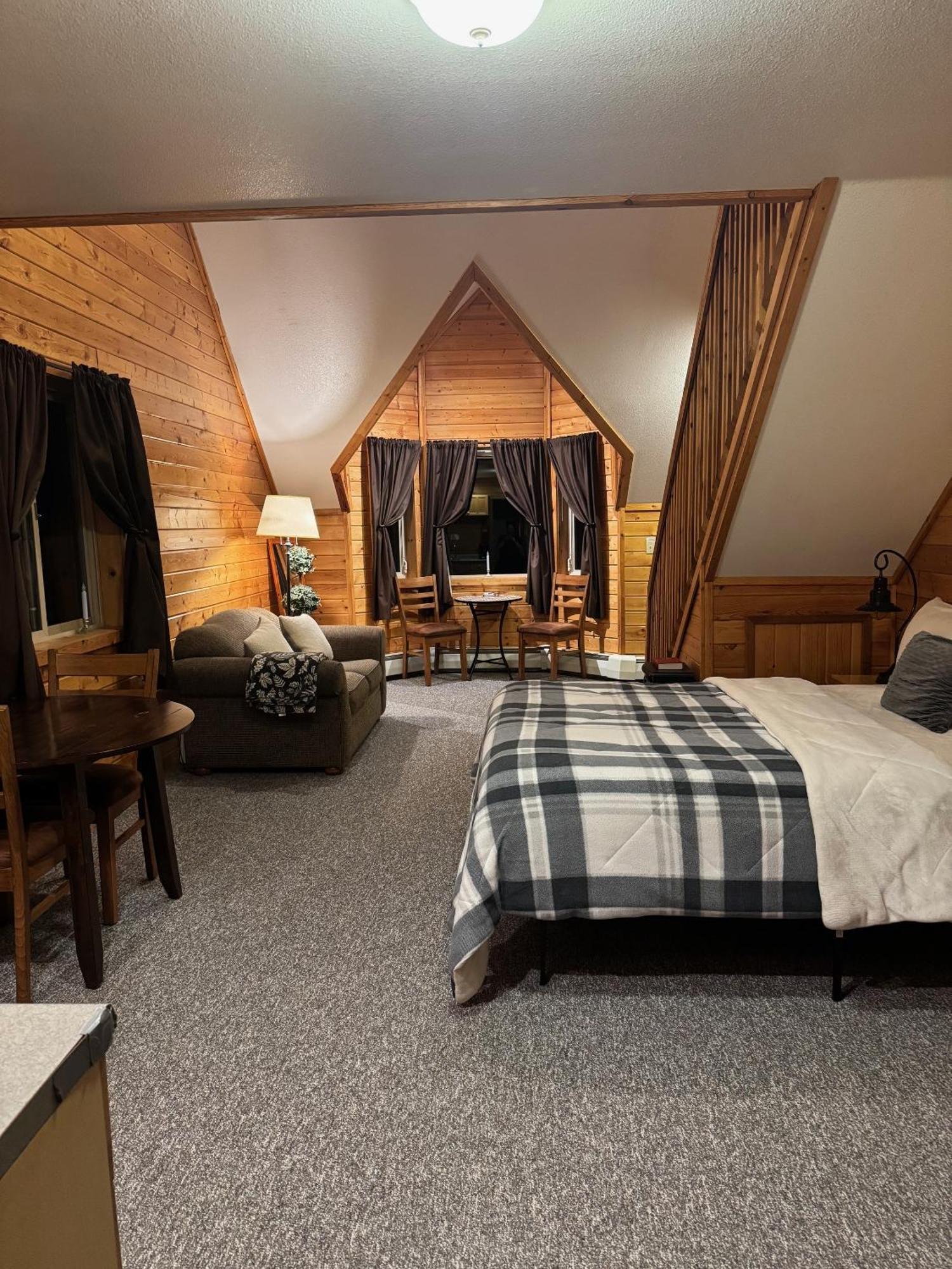Susitna River Lodging, Suites ทัลคีทนา ภายนอก รูปภาพ